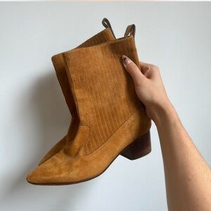 Stuart Weitzman suede boots.
Gorgeous western vibes!